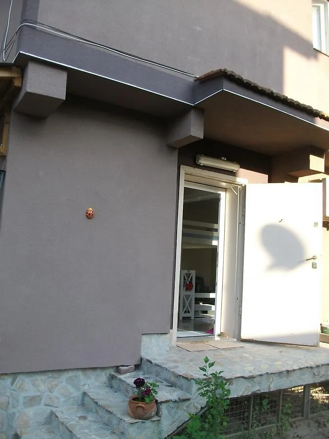 Apartment Near Paradise Centre ソフィア